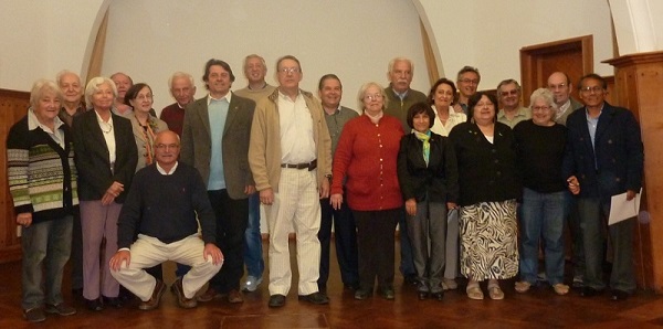 Después de 38 años, reunidos en el Salón de Actos del Instituto Balseiro (Crédito Gentileza Alfredo Vasile)